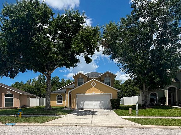 Homey curb appeal!