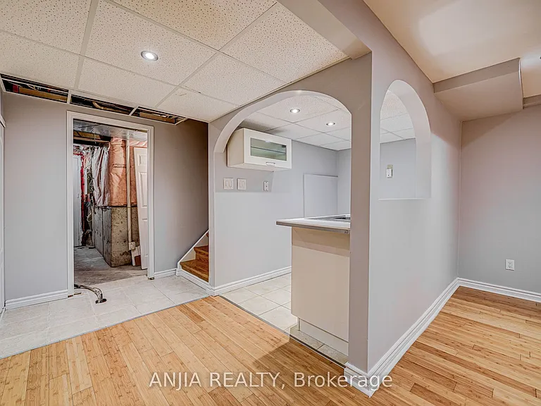 146 Billingsley Cres — Photo 33