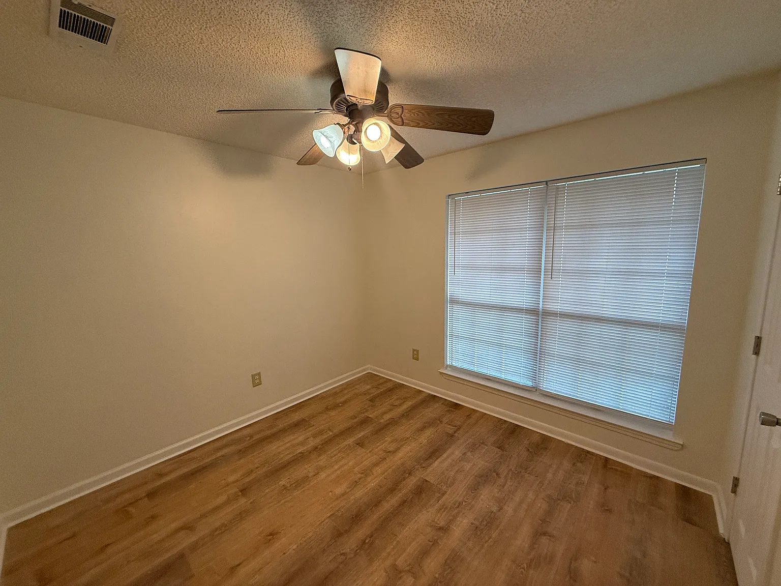 3 bed, 1142 sqft, $1,700 — Photo 3