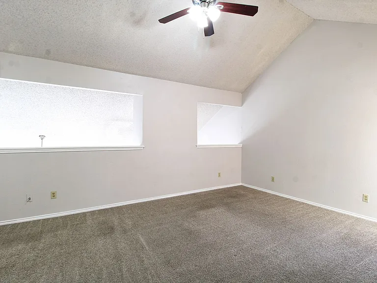 3815 Bremen Ave — Photo 18