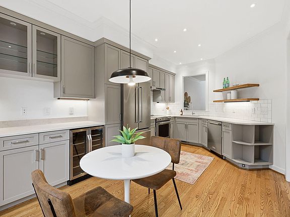 3rd image of 30 Innisfree Dr