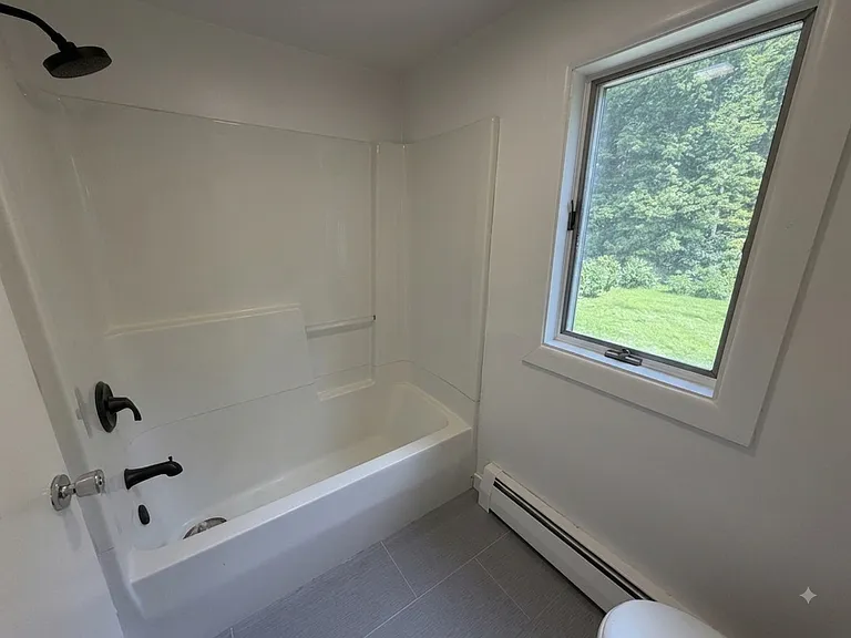 354 N Plain Rd — Photo 10
