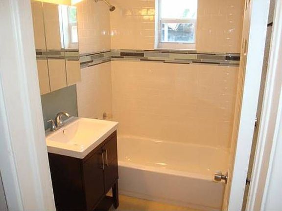 4th image of 15740 NE 14th Ct