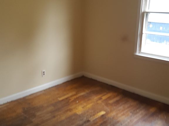 5th image of 2221 Chester St