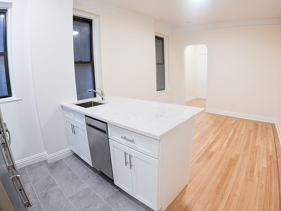 4th image of 123 E 82nd St #3C