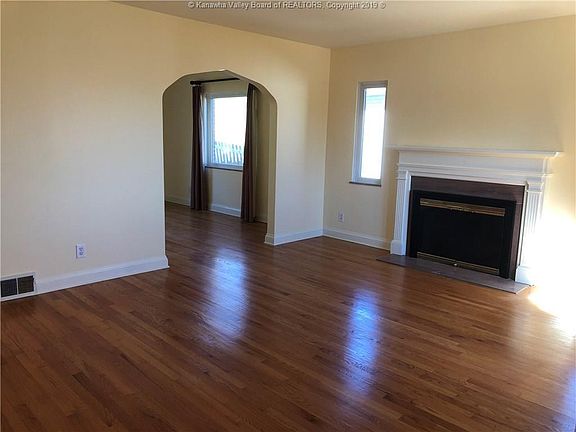4th image of 605 Fort Hill Dr