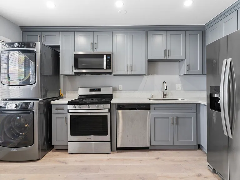 1024 Loma Avenue — Photo 11