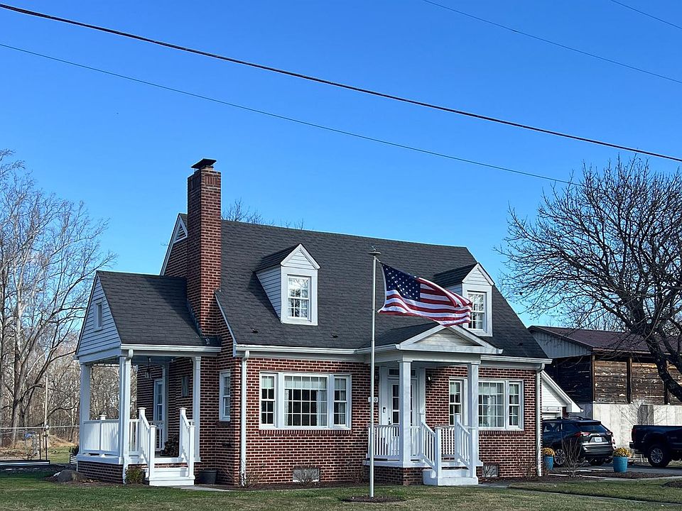 1st image of 310 W Main St
