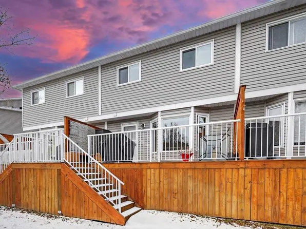 268 W Cedarwood Park SW, Calgary, AB T2W 5X6