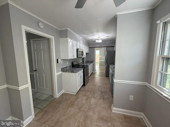 4th image of 15820 Wayne Ave Unit A