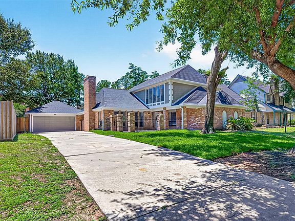 3rd image of 2730 Blue Glen Ln