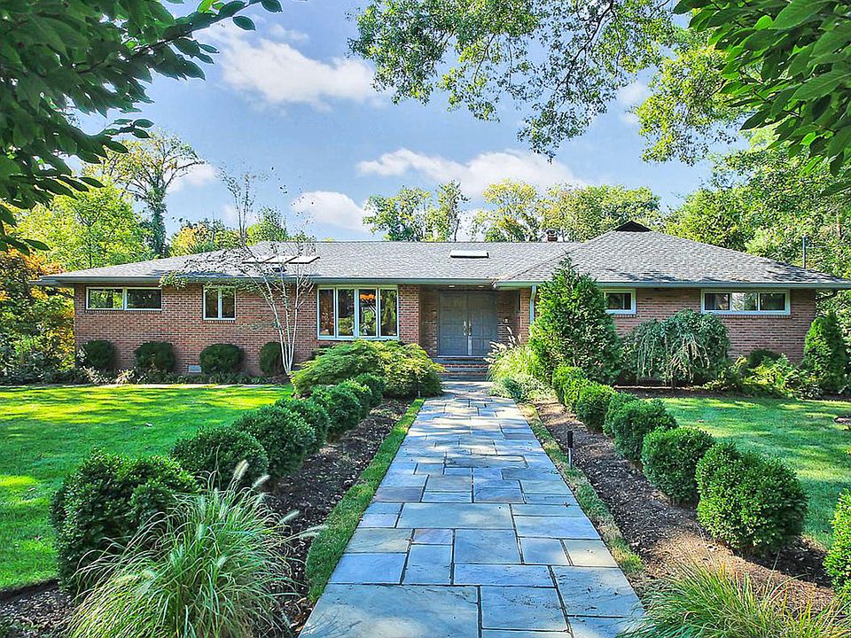 1st image of 17 Brookview Dr