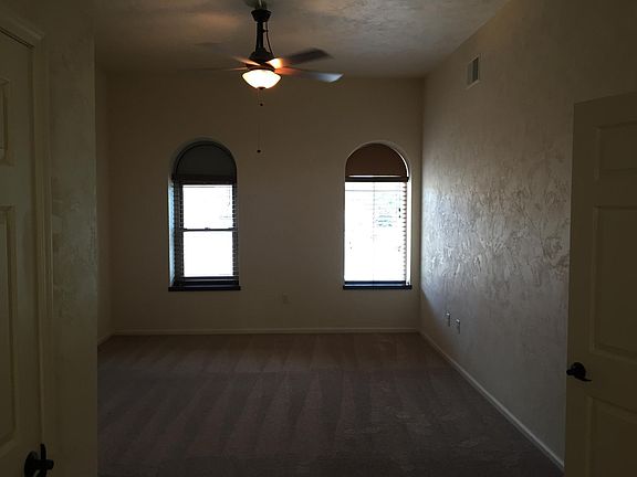 5th image of 307 N Commercial St APT 1