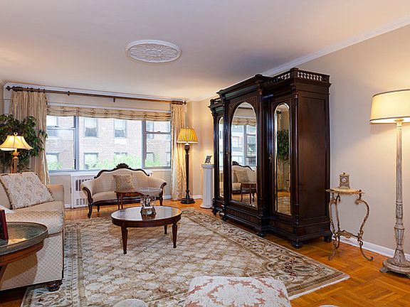 3rd image of 16 Sutton Pl APT 5A