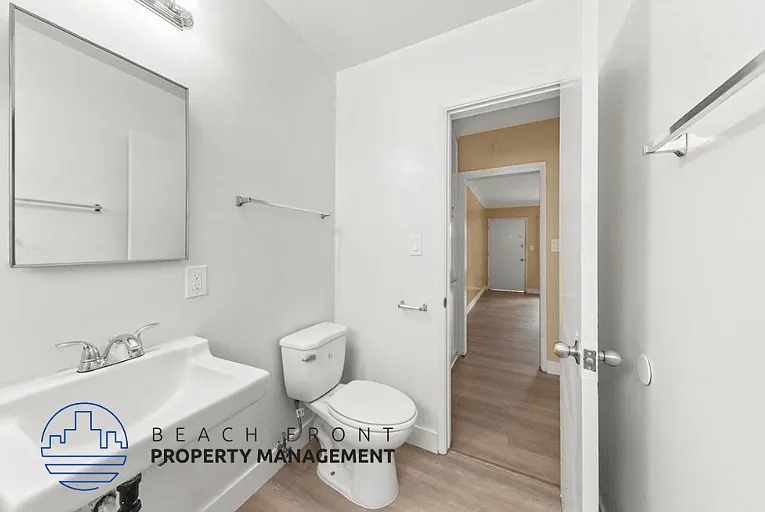 608 W Hyde Park Blvd — Photo 15
