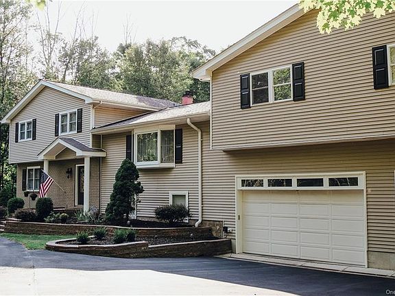 5th image of 17 Twin Brooks Dr