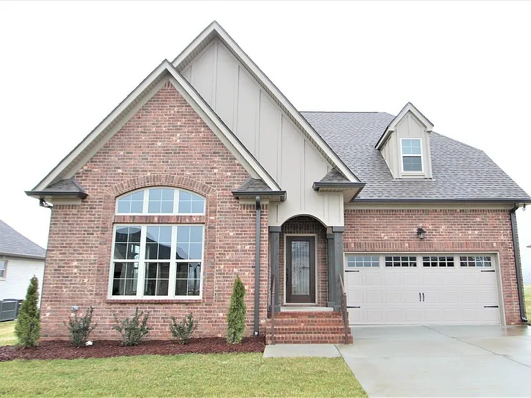 805 Ella Ln — Photo 1