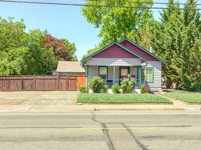 400 NE Flint St, Grants Pass, OR, 97526