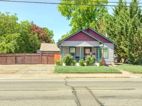 400 NE Flint St, Grants Pass, OR 97526