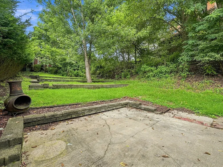 56 Pointview Rd — Photo 34