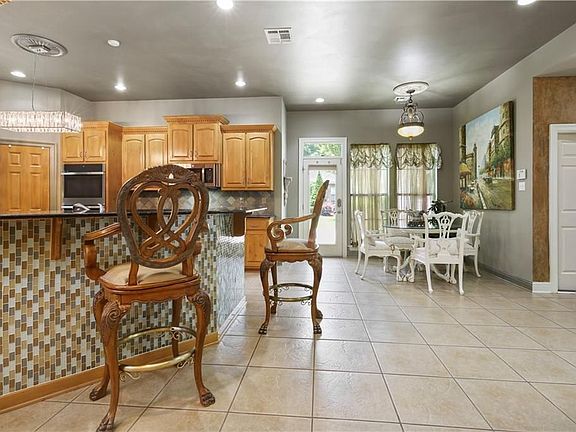 4th image of 218 Kissena Park Ct