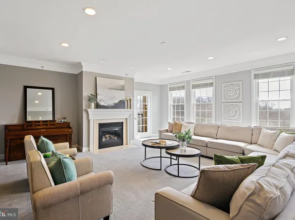 701 Fallsgrove Dr APT 406, Rockville, MD 20850