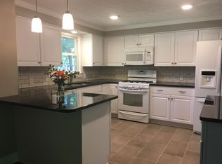 93 Scenic View Dr, Akron, OH 44321