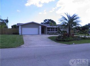 40 Pine Tree Pl, Tequesta, FL 33469