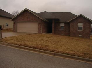 401 Prairie Ln, Monett, MO 65708