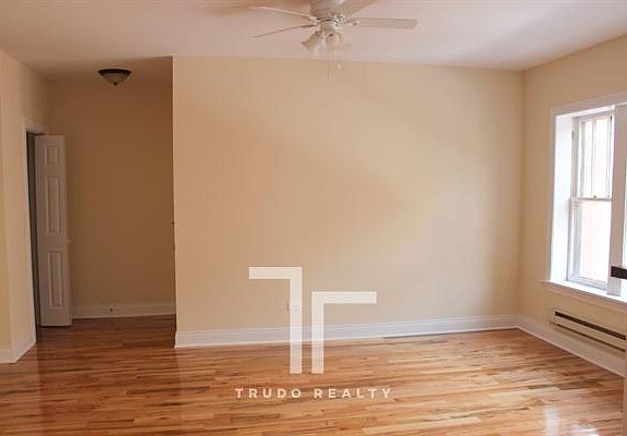 3rd image of 622 W Cornelia Ave APT 2N