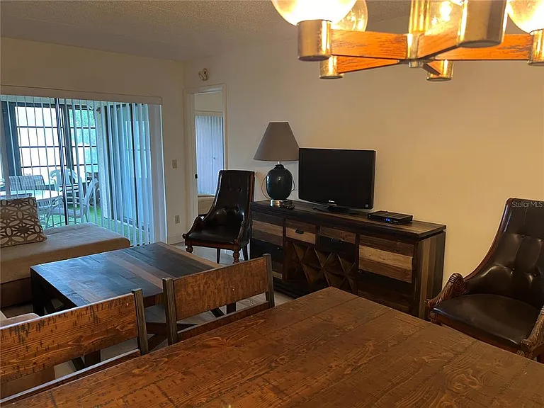 333 Woodlake Wynde — Photo 12