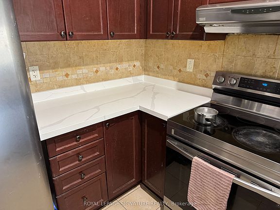 5th image of 249 Comiskey Cres