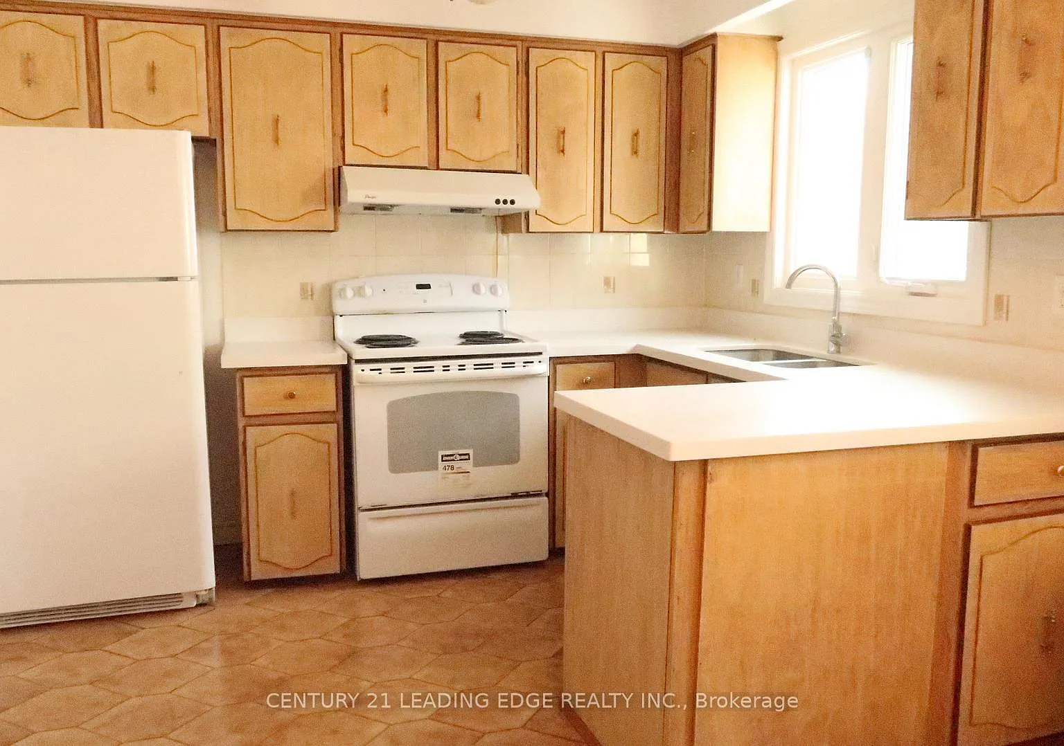 4 bed, $3,000 — Photo 2