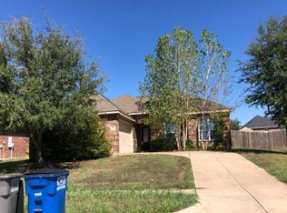 402 Lake St, Red Oak, TX 75154