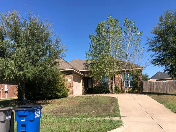 402 Lake St, Red Oak, TX 75154