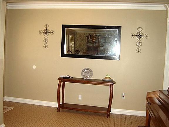 4th image of 1029 Lakeshore Dr