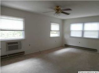 4D Hamilton Ln, Whiting, NJ 08759