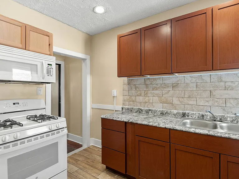 1476 W Grand Blvd — Photo 10