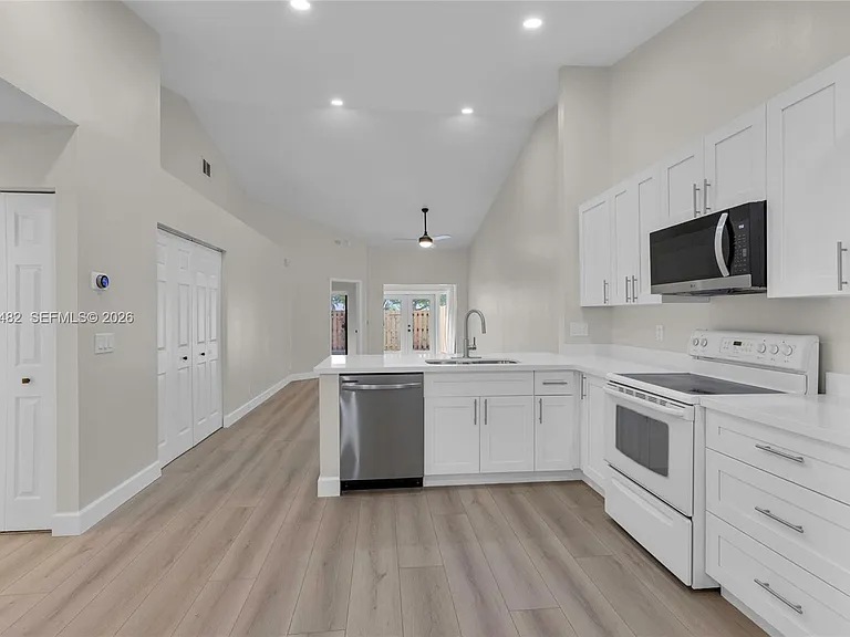 11061 NW 38th Pl — Photo 10