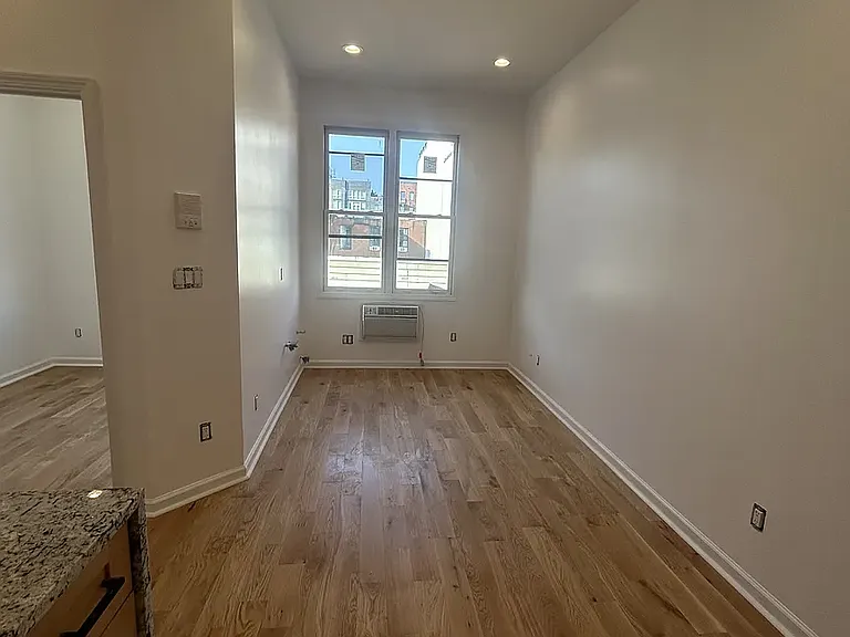 215 N 7th St #5 — Photo 4