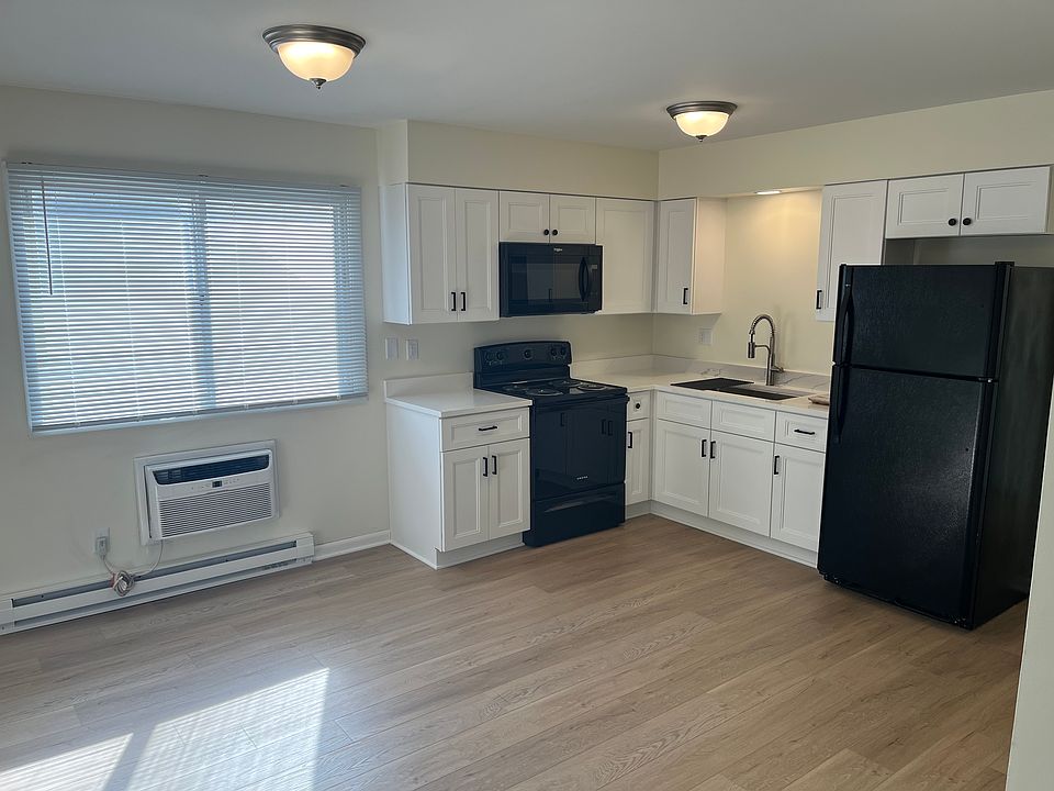 1st image of 410 Fair St #3