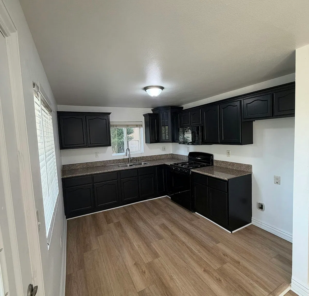 1355 West 60th Street, Unit 1355 — Photo 3