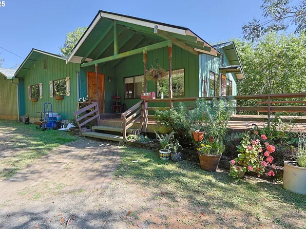 95743 Haynes Way Ln, North Bend, OR 97459