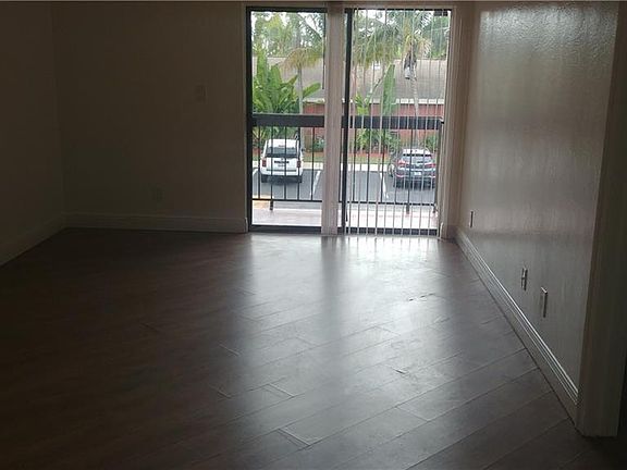 3rd image of 2855 Winkler Ave APT 114