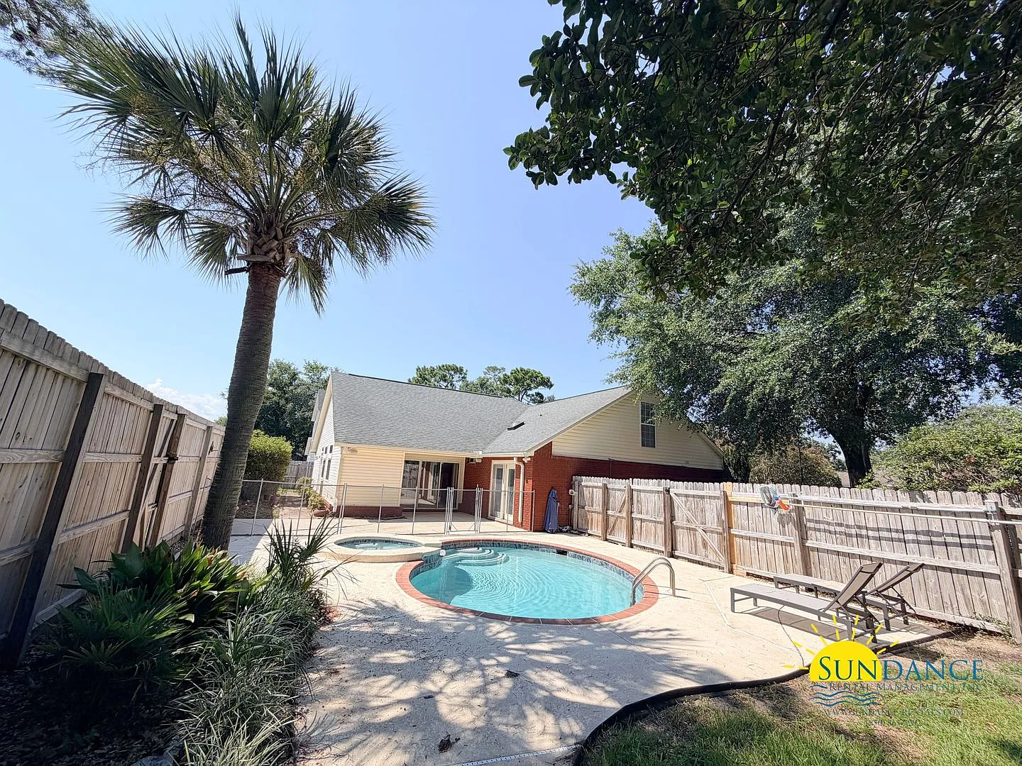 Spacious 5-Bedroom Home with Heated Pool & Hot Tub in Niceville! — Photo 4