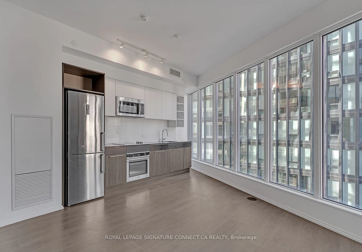 Core Condo — Photo 4