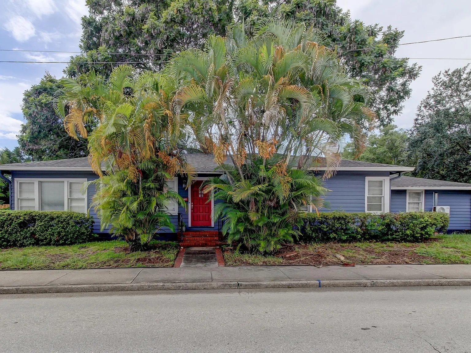 4 bed, $3,300 — Photo 1