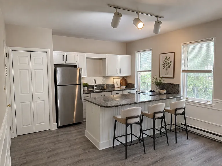 132 E. Lemon St. — Photo 1