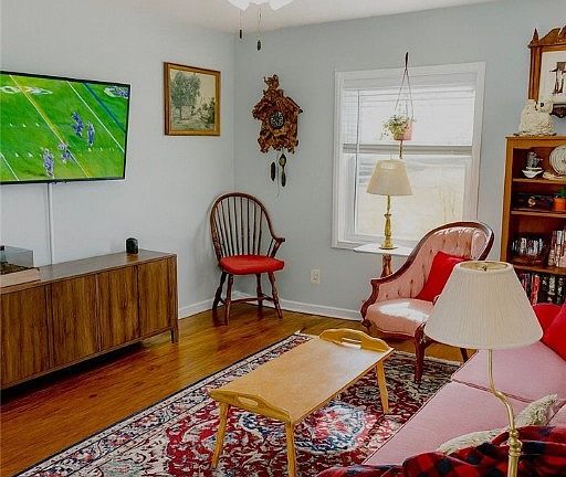 3rd image of 373 Chinquapin Rd