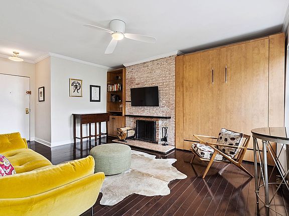 4th image of 87 Saint Marks Pl APT 3D